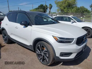 2021 Volvo XC40 R-Design z VIN YV4AC2HM8M2562007, wystawiony jako IAAI lot #42047885 z przebiegiem Nie podano mil oraz . Historia ofert i sprzedaży dostępna na DreamBid. Obrazek 1.