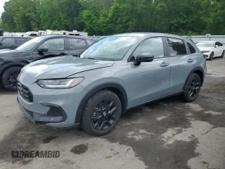 2024 Honda HR-V Sport z VIN 3CZRZ2H58RM742241, wystawiony jako Copart lot #57434785 z przebiegiem 9 300 mil mil oraz Szkoda całkowita • Salvage title. Historia ofert i sprzedaży dostępna na DreamBid. Obrazek 1.