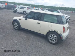 2004 MINI Hardtop z VIN WMWRC33424TC53596, wystawiony jako IAAI lot #42202887 z przebiegiem 237 482 mil mil oraz . Historia ofert i sprzedaży dostępna na DreamBid. Obrazek 3.