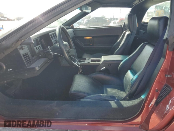 1988 Chevrolet Corvette z VIN 1G1YY2185J5120174, wystawiony jako Copart lot #44314235 z przebiegiem 85 341 mil mil oraz Nie do naprawy • Non repairable. Historia ofert i sprzedaży dostępna na DreamBid. Obrazek 7.