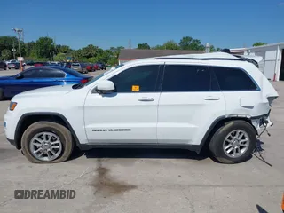 2018 Jeep Grand Cherokee Laredo E z VIN 1C4RJEAG3JC430294, wystawiony jako IAAI lot #42029870 z przebiegiem 109 437 mil mil oraz . Historia ofert i sprzedaży dostępna na DreamBid. Obrazek 14.