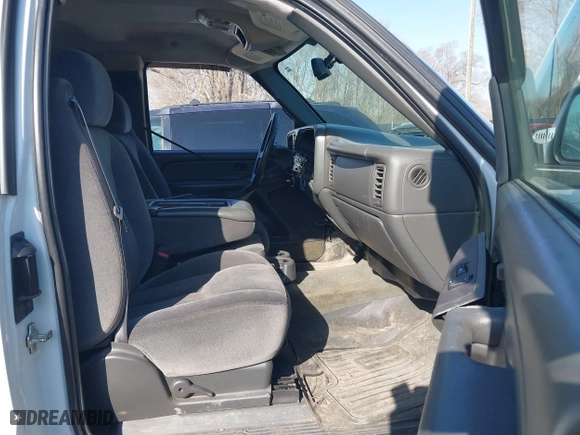 2004 GMC Sierra 1500 SLT with VIN 2GTEK19T741248095, listed as a IAAI auction lot 41777742 with 142,612 mi miles. Bid and sale history available at carsss.com. Image 5.