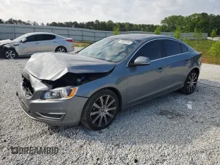 2016 Volvo S60 T5 Drive-E Premier z VIN LYV402FK7GB113561, wystawiony jako Copart lot #54693705 z przebiegiem 125 825 mil mil oraz Szkoda całkowita • Salvage title. Historia ofert i sprzedaży dostępna na DreamBid. Obrazek 1.