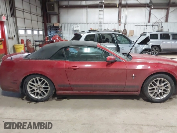 2013 Ford Mustang V6 с VIN 1ZVBP8EM8D5200645, выставлен на аукционе IAAI как лот 41035547 с пробегом 156 702 миль миль и . История ставок и продаж доступна на DreamBid. Изображение 13.