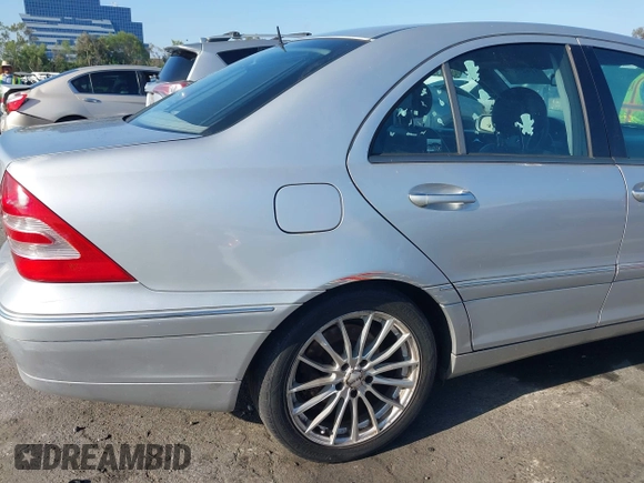 2003 Mercedes-Benz C 320 с VIN WDBRF64J23F340018, выставлен на аукционе IAAI как лот 42627186 с пробегом 164 147 миль миль и . История ставок и продаж доступна на DreamBid. Изображение 6.