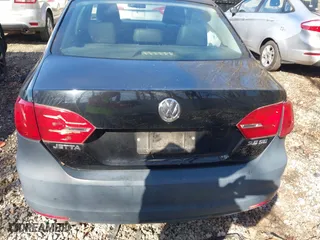 2011 Volkswagen Jetta Sedan SE w/Convenience & Sunroof PZEV with VIN 3VWDZ7AJ6BM040569, listed as a IAAI auction lot 41872654 with 176,846 mi miles. Bid and sale history available at carsss.com. Image 16.
