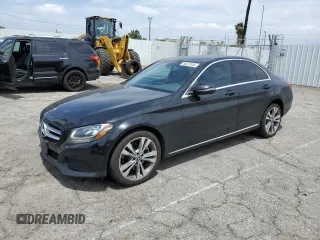 2018 Mercedes-Benz C 300 z VIN 55SWF4JB2JU266220, wystawiony jako Copart lot #56237045 z przebiegiem 118 591 mil mil oraz Szkoda całkowita • Salvage title. Historia ofert i sprzedaży dostępna na DreamBid. Obrazek 1.