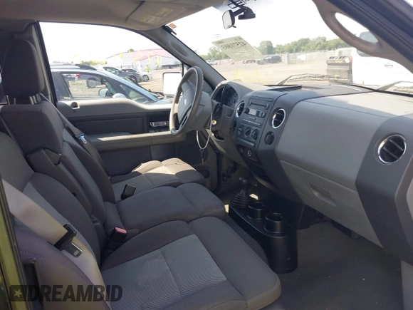 2004 Ford F-150 XLT z VIN 1FTPX14524FA41402, wystawiony jako IAAI lot #42571803 z przebiegiem 160 983 mil mil oraz . Historia ofert i sprzedaży dostępna na DreamBid. Obrazek 5.