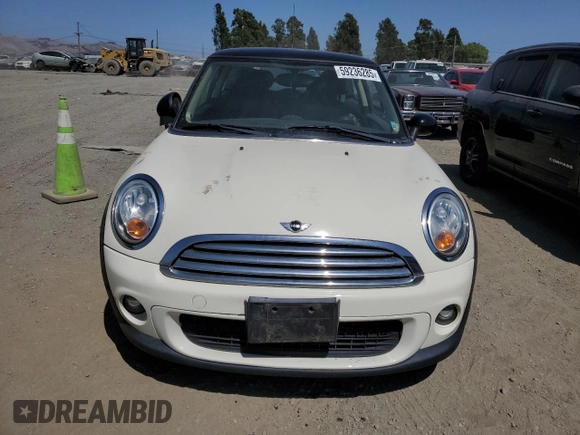 2011 MINI Hardtop with VIN WMWSU3C59BT251488, listed as a Copart auction lot 59236285 with 141,997 mi miles and Clean title. Bid and sale history available at DreamBid. Image 5.
