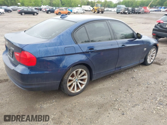 2011 BMW 3 Series 328i xDrive z VIN WBAPK5G51BNN29628, wystawiony jako IAAI lot #42245328 z przebiegiem 177 218 mil mil oraz . Historia ofert i sprzedaży dostępna na DreamBid. Obrazek 4.