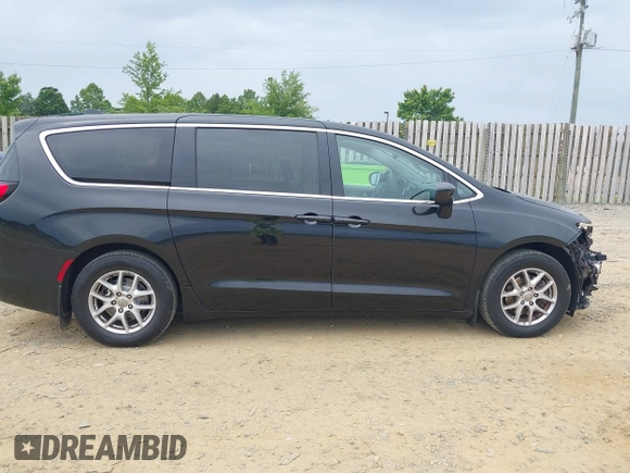 2017 Chrysler Pacifica Touring with VIN 2C4RC1DG8HR502333, listed as a IAAI auction lot 42357607 with 105,266 mi miles and . Bid and sale history available at DreamBid. Image 13.