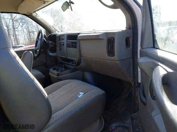2005 Chevrolet Express Cargo Van with VIN 1GCGG25V151109899, listed as a IAAI auction lot 41287595 with 1 mi miles. Bid and sale history available at carsss.com. Image 5.