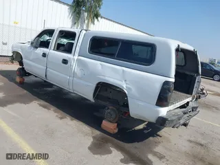 2002 GMC Sierra 2500HD SLE with VIN 1GTHK23U22F188186, listed as a IAAI auction lot 39751839 with 225,407 mi miles. Bid and sale history available at carsss.com. Image 3.