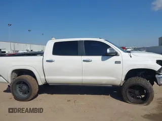 2015 Toyota Tundra Platinum z VIN 5TFGY5F15FX176935, wystawiony jako IAAI lot #41763346 z przebiegiem 150 110 mil mil oraz . Historia ofert i sprzedaży dostępna na DreamBid. Obrazek 14.