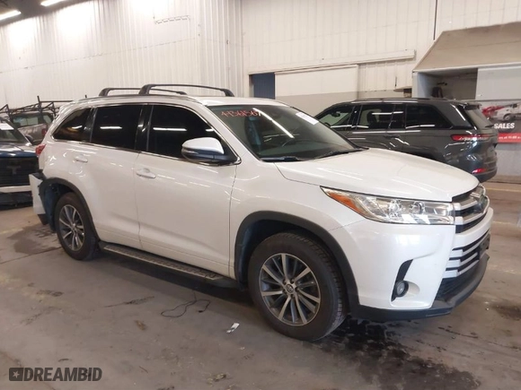 2017 Toyota Highlander XLE with VIN 5TDJZRFH8HS457014, listed as a IAAI auction lot 41361567 with 38,085 mi miles. Bid and sale history available at carsss.com. Image 1.