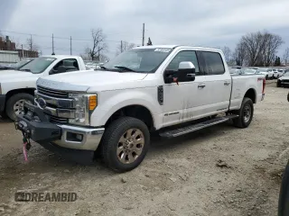 2017 Ford F-250 Lariat z VIN 1FT7W2BTXHEF43726, wystawiony jako Copart lot #52583145 z przebiegiem 226 834 mil mil oraz Tytuł czysty. Historia ofert i sprzedaży dostępna na DreamBid. Obrazek 1.