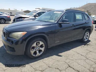 2013 BMW X1 28i z VIN WBAVM1C59DVW44609, wystawiony jako Copart lot #59333235 z przebiegiem 150 513 mil mil oraz Tytuł czysty. Historia ofert i sprzedaży dostępna na DreamBid. Obrazek 1.