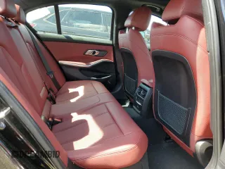 2022 BMW 3 Series 330i xDrive z VIN 3MW5R7J04N8C48281, wystawiony jako Copart lot #53511495 z przebiegiem 24 542 mil mil oraz Czysty tytuł • Clean title. Historia ofert i sprzedaży dostępna na DreamBid. Obrazek 10.