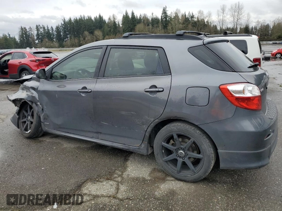 2009 Toyota Matrix S z VIN 2T1LE40E39C005200, wystawiony jako Copart lot #50124745 z przebiegiem 179 951 mil mil oraz Szkoda całkowita • Salvage title. Historia ofert i sprzedaży dostępna na DreamBid. Obrazek 2.