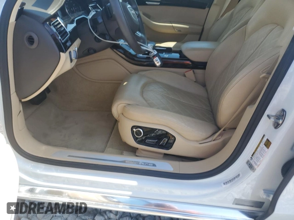 2015 Audi A8 3.0T z VIN WAU3GAFD9FN033886, wystawiony jako Copart lot #60137395 z przebiegiem 48 281 mil mil oraz Szkoda całkowita • Salvage title. Historia ofert i sprzedaży dostępna na DreamBid. Obrazek 7.