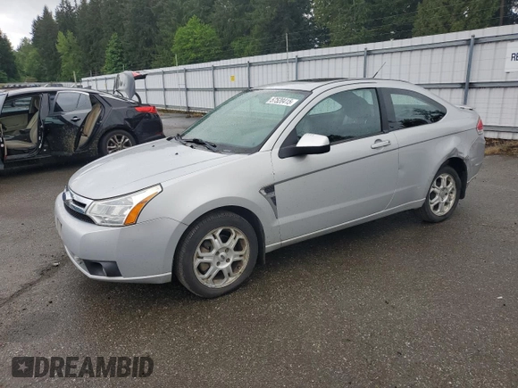 2008 Ford Focus SE z VIN 1FAHP33NX8W147139, wystawiony jako Copart lot #57520415 z przebiegiem 151 852 mil mil oraz Szkoda całkowita • Salvage title. Historia ofert i sprzedaży dostępna na DreamBid. Obrazek 1.