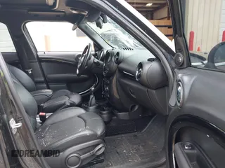 2016 MINI Countryman S z VIN WMWZC3C58GWP53495, wystawiony jako IAAI lot #42134455 z przebiegiem 92 862 mil mil oraz . Historia ofert i sprzedaży dostępna na DreamBid. Obrazek 5.