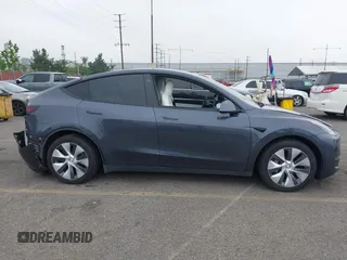 2021 Tesla Model Y Long Range with VIN 5YJYGDEEXMF092901, listed as a IAAI auction lot 42164866 with 61,240 mi miles and . Bid and sale history available at carsss.com. Image 14.