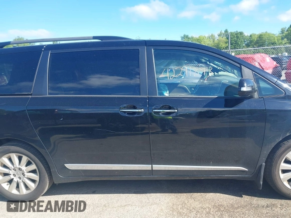 2015 Toyota Sienna Limited z VIN 5TDDK3DC9FS126641, wystawiony jako IAAI lot #42291893 z przebiegiem 103 235 mil mil oraz . Historia ofert i sprzedaży dostępna na DreamBid. Obrazek 13.