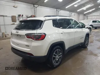 2019 Jeep Compass Latitude with VIN 3C4NJCBB8KT685910, listed as a IAAI auction lot 42423224 with 70,236 mi miles and . Bid and sale history available at DreamBid. Image 4.