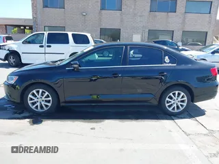 2013 Volkswagen Jetta SE with VIN 3VWDP7AJ4DM423726, listed as a IAAI auction lot 42269121 with 123,073 mi miles and . Bid and sale history available at DreamBid. Image 14.