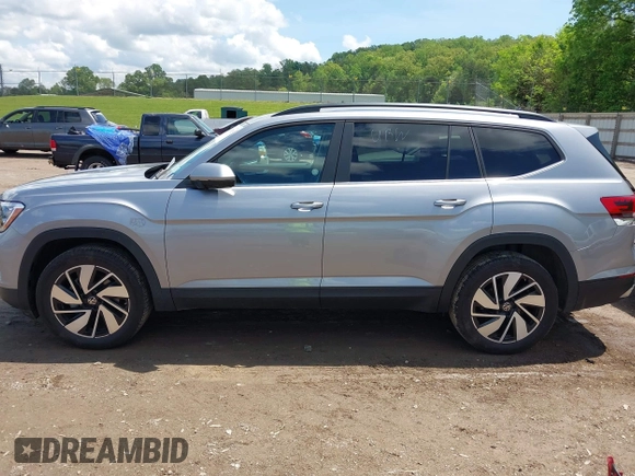 2024 Volkswagen Atlas SE with VIN 1V2HR2CA4RC577309, listed as a IAAI auction lot 42107825 with 25,694 mi miles and . Bid and sale history available at DreamBid. Image 14.
