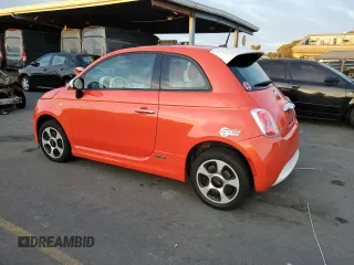 2015 FIAT 500e with VIN 3C3CFFGE5FT585805, listed as a Copart auction lot 81520364 with 43,946 mi miles and Clean Title. Bid and sale history available at carsss.com. Image 2.