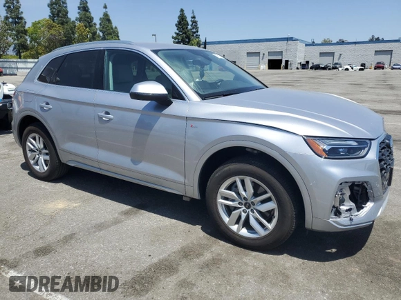 2024 Audi Q5 S line Premium z VIN WA1GAAFY5R2067008, wystawiony jako Copart lot #57522215 z przebiegiem 10 233 mil mil oraz Szkoda całkowita • Salvage title. Historia ofert i sprzedaży dostępna na DreamBid. Obrazek 4.