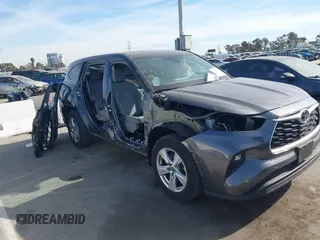 2022 Toyota Highlander LE with VIN 5TDZZRAH4NS096760, listed as a IAAI auction lot 41421802 with 28,379 mi miles and . Bid and sale history available at DreamBid. Image 1.