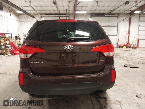 2014 Kia Sorento LX z VIN 5XYKTCA67EG541133, wystawiony jako IAAI lot #42335504 z przebiegiem 83 584 mil mil oraz . Historia ofert i sprzedaży dostępna na DreamBid. Obrazek 17.