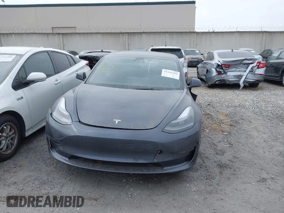 2023 Tesla Model 3 z VIN 5YJ3E1EAXPF403095, wystawiony jako IAAI lot #42151764 z przebiegiem 17 872 mil mil oraz . Historia ofert i sprzedaży dostępna na DreamBid. Obrazek 12.