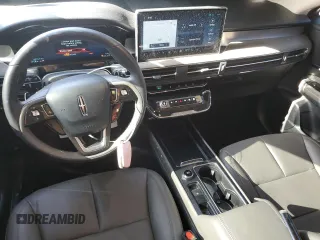 2023 Lincoln Corsair Standard z VIN 5LMCJ1CA7PUL17452, wystawiony jako Copart lot #55362845 z przebiegiem 15 218 mil mil oraz Szkody całkowita. Historia ofert i sprzedaży dostępna na DreamBid. Obrazek 8.