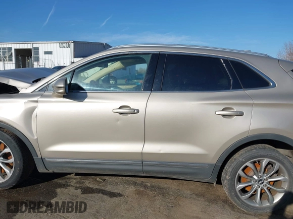 2015 Lincoln MKC z VIN 5LMCJ1A93FUJ26649, wystawiony jako IAAI lot #41832976 z przebiegiem 215 692 mil mil oraz . Historia ofert i sprzedaży dostępna na DreamBid. Obrazek 13.
