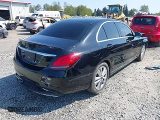 2019 Mercedes-Benz C 300 z VIN 55SWF8DB9KU291393, wystawiony jako IAAI lot #42105875 z przebiegiem 38 853 mil mil oraz . Historia ofert i sprzedaży dostępna na DreamBid. Obrazek 4.