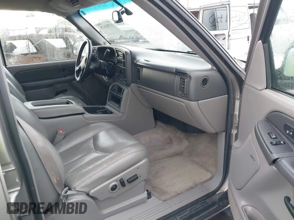 2003 Chevrolet Tahoe LS with VIN 1GNEK13T93J308334, listed as a IAAI auction lot 41582475 with 263,031 mi miles. Bid and sale history available at carsss.com. Image 5.