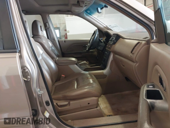 2005 Honda Pilot EX-L with VIN 5FNYF18565B019345, listed as a IAAI auction lot 41641423 with 282,099 mi miles. Bid and sale history available at carsss.com. Image 5.