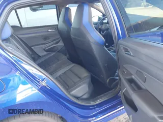 2024 Volkswagen Golf z VIN WVWFB7CD0RW218607, wystawiony jako IAAI lot #41666719 z przebiegiem 5 037 mil mil oraz . Historia ofert i sprzedaży dostępna na DreamBid. Obrazek 8.