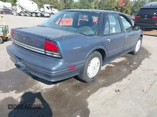 1997 Oldsmobile Cutlass Supreme S z VIN 1G3WH52M3VF338576, wystawiony jako IAAI lot #40573770 z przebiegiem 105 806 mil mil oraz . Historia ofert i sprzedaży dostępna na DreamBid. Obrazek 4.