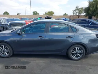 2023 Kia Forte LXS z VIN 3KPF24AD6PE578103, wystawiony jako IAAI lot #42131745 z przebiegiem 42 003 mil mil oraz . Historia ofert i sprzedaży dostępna na DreamBid. Obrazek 14.