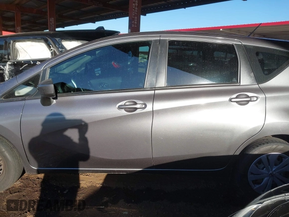 2018 Nissan Note SV z VIN 3N1CE2CP9JL370678, wystawiony jako IAAI lot #41643320 z przebiegiem 174 744 mil mil oraz . Historia ofert i sprzedaży dostępna na DreamBid. Obrazek 14.