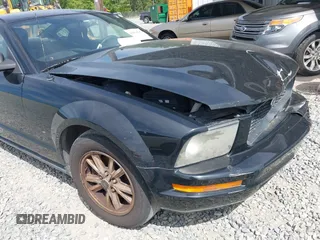 2007 Ford Mustang Deluxe with VIN 1ZVFT80N875226941, listed as a IAAI auction lot 42054190 with 183,155 mi miles. Bid and sale history available at carsss.com. Image 14.