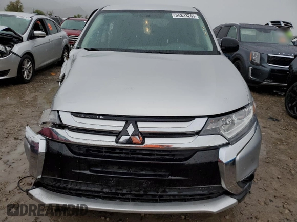 2018 Mitsubishi Outlander ES z VIN JA4AZ3A3XJZ062453, wystawiony jako Copart lot #55823265 z przebiegiem 59 084 mil mil oraz Szkoda całkowita • Salvage title. Historia ofert i sprzedaży dostępna na DreamBid. Obrazek 5.