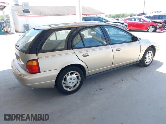 1997 Saturn SW z VIN 1G8ZK8277VZ368280, wystawiony jako IAAI lot #42269973 z przebiegiem 159 404 mil mil oraz . Historia ofert i sprzedaży dostępna na DreamBid. Obrazek 4.