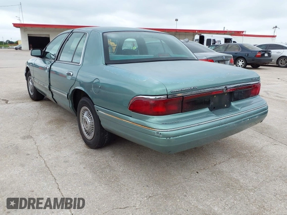 1997 Mercury Grand Marquis GS z VIN 2MELM74W8VX735986, wystawiony jako IAAI lot #42127919 z przebiegiem 135 895 mil mil oraz . Historia ofert i sprzedaży dostępna na DreamBid. Obrazek 3.