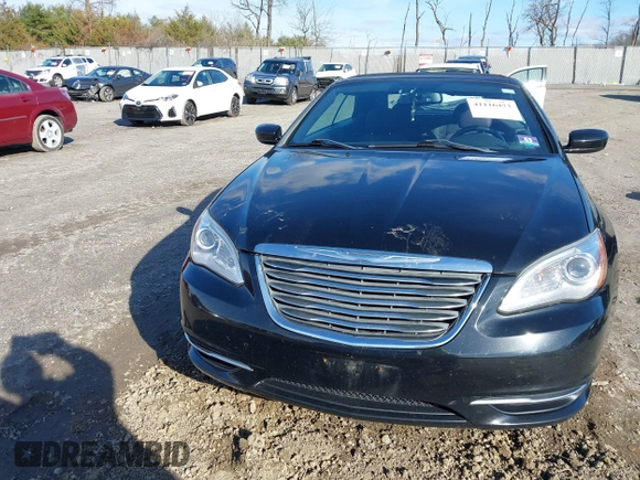 2013 Chrysler 200 Touring z VIN 1C3BCBEGXDN539546, wystawiony jako IAAI lot #41116473 z przebiegiem 142 927 mil mil oraz . Historia ofert i sprzedaży dostępna na DreamBid. Obrazek 12.
